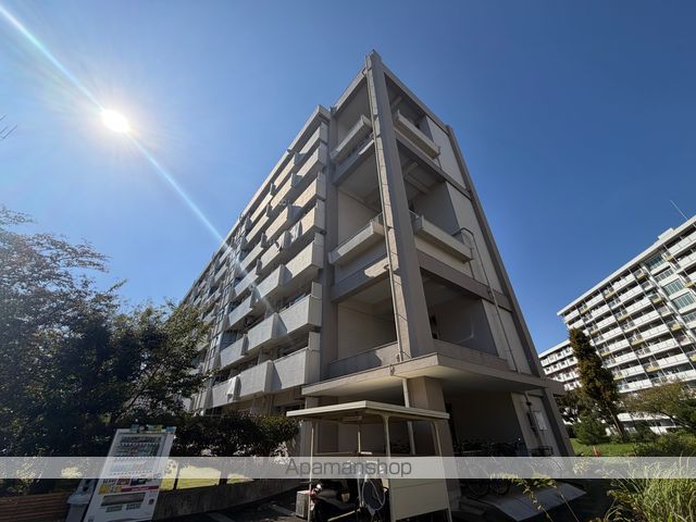 みさと団地10街区17号棟の外観写真