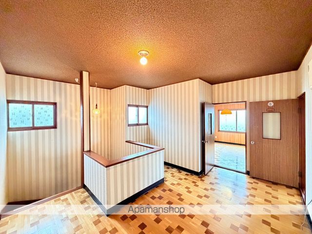 石狩市 2階建 築47年の内装写真