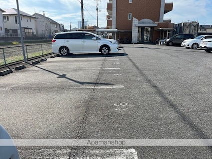 ヴェーネ・グラッツェ[1LDK/44.22m2]の駐車場