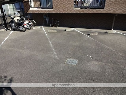 スカイコート睦王[1K/26.25m2]の駐車場