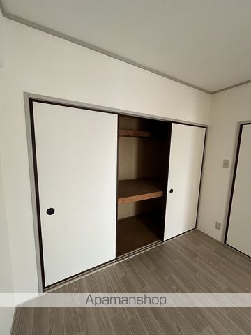 ブランミュール陶器の内装写真