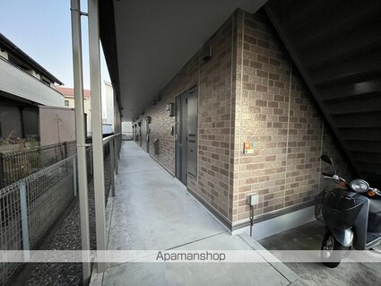 ユリシス[1R/29.26m2]のエントランス