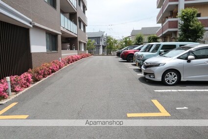 ブランドール東百舌鳥[2LDK/60.04m2]の駐車場