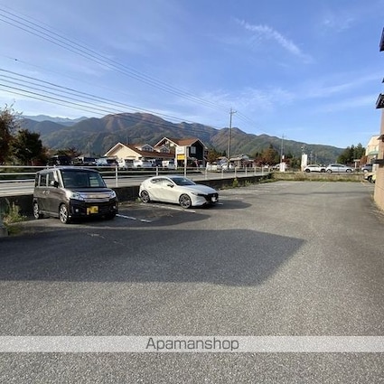 セピアコート[2K/42.21m2]の駐車場