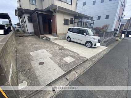 江尻ヶ丘町戸建１７６[5DK/105.16m2]の駐車場