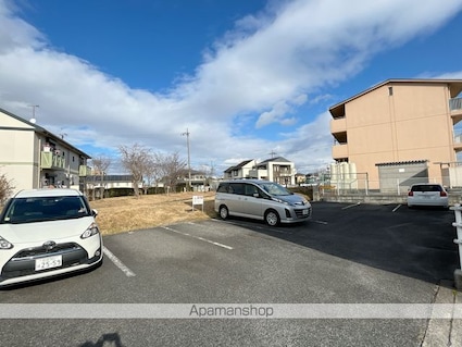 レーベンバンブーⅢ[1LDK/43.82m2]の駐車場2