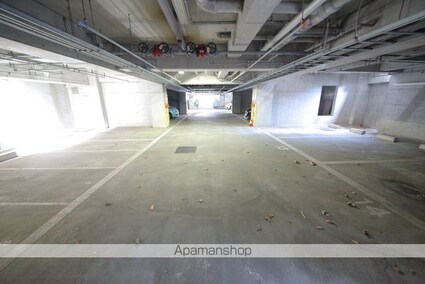 アーバンライフ南大沢[1K/28.16m2]の駐車場
