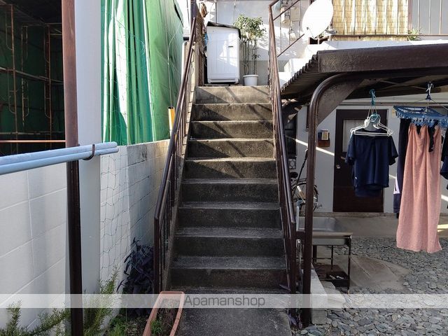 光アパートの玄関写真