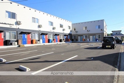 ヴィラ・アンソレイエ北条Ｂ棟[1DK/32.13m2]の駐車場