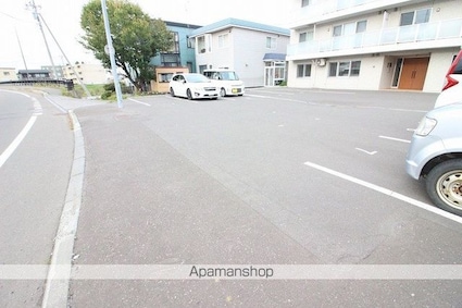 Ｍａｉｓｏｎ　ｅｔｏｉｌｅ（メゾンエトワール）[2LDK/57.91m2]の駐車場1