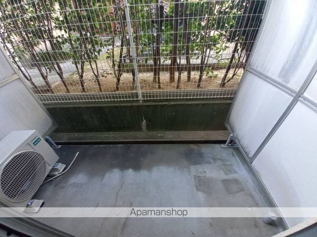 ロータリーマンション出口の内装写真