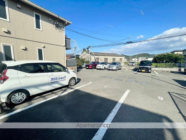 和歌山県和歌山市津秦[2LDK/58.27m2]の駐車場3