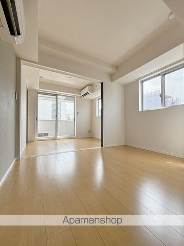 ニュートリノ要の内装写真