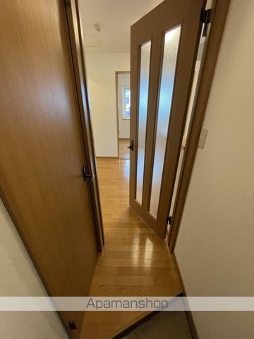 リア・クリスタルの内装写真