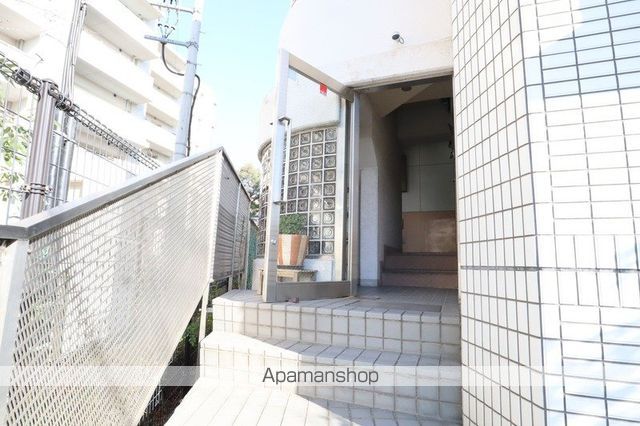 ティラーレ千里丘の玄関写真