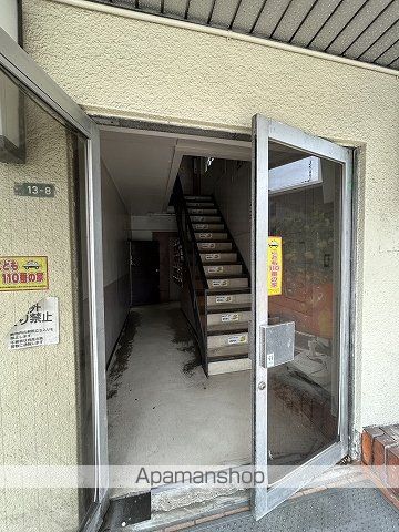 金本ビルの玄関写真