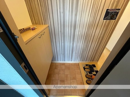 クラージュ　Ｂ棟[2DK/50.4m2]の玄関