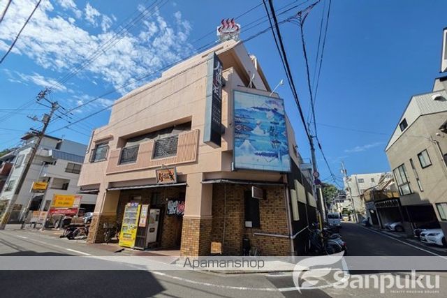 寿温泉マンションの外観写真