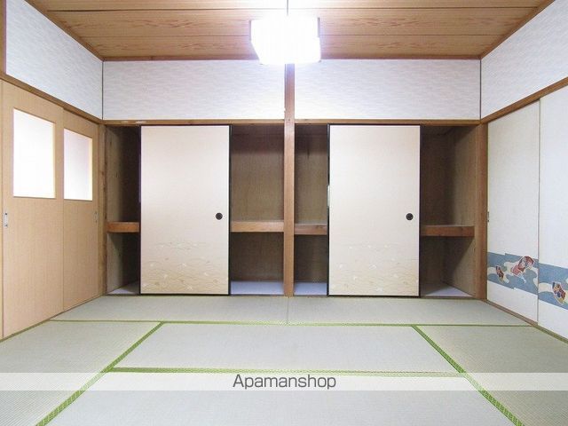 小林市 1階建 築50年の内装写真