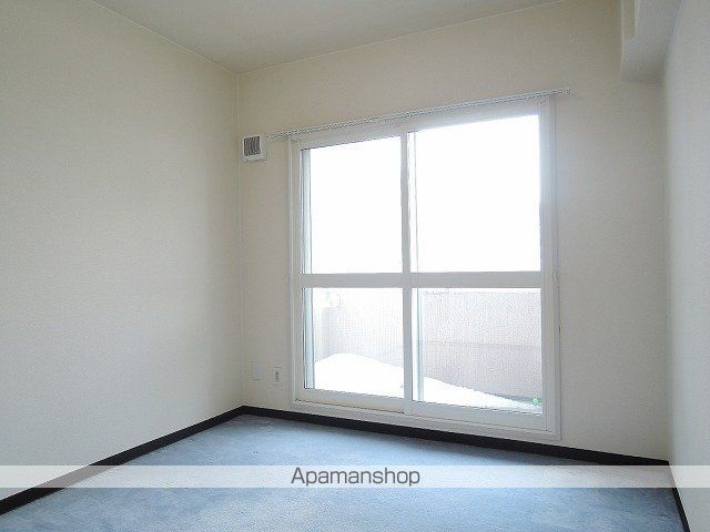 山鼻コンパウンドの内装写真