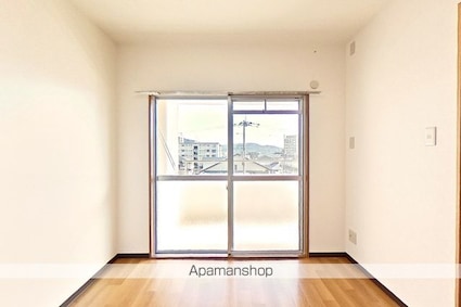 岡林マンション[4LDK/66m2]の内装3