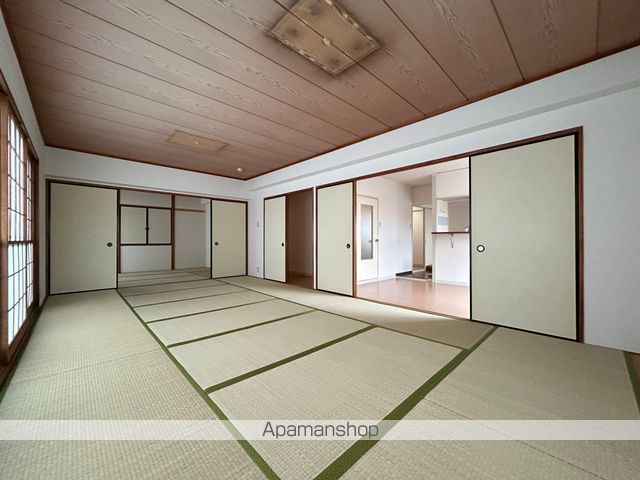 ファーストタウン中央の内装写真