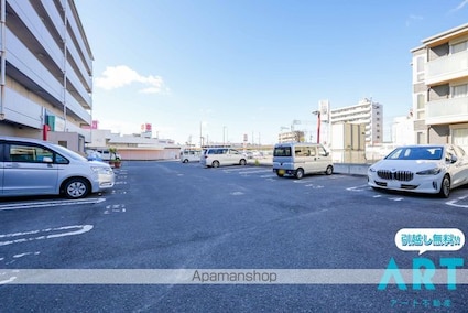 フジコウコク第３ビル[2LDK/66.71m2]の駐車場2