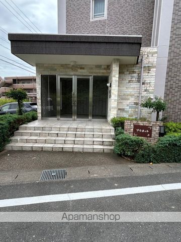 プラネットDの玄関写真