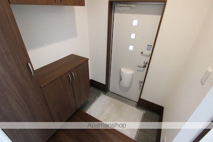 エスグラント三園町[2LDK/68.3m2]の玄関