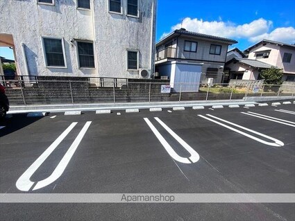 アゴーラ　Ａ棟[1LDK/47.74m2]の駐車場