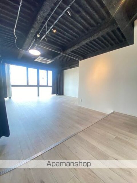 プラザ・パルビル[1R/76.02m2]のリビング・居間