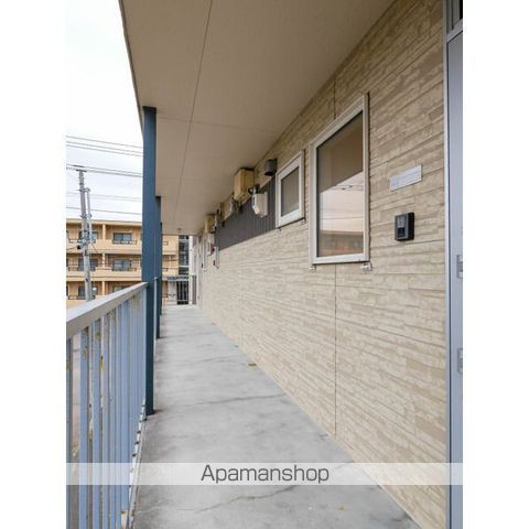 Decent川沿の玄関写真