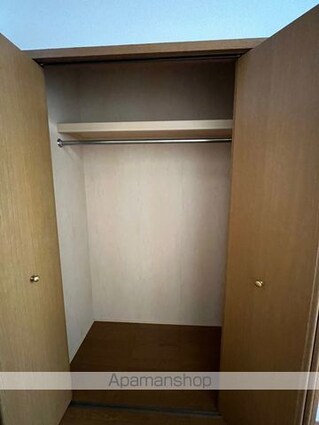 和歌山県和歌山市西小二里３丁目[1K/27m2]の収納