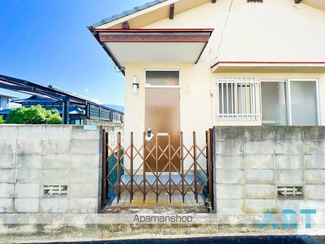 松山市 2階建 築38年の玄関写真