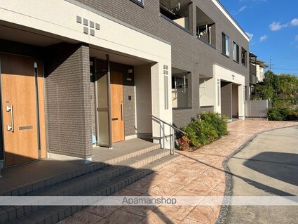 メゾン　デ　ソレール[1LDK/44.1m2]のエントランス