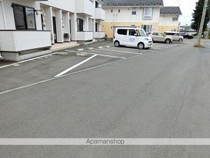 岩手県盛岡市前九年３丁目[1LDK/30.85m2]の駐車場2
