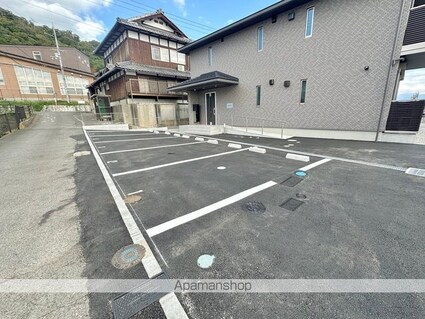 ラヴィーヌ[1LDK/47.54m2]の駐車場