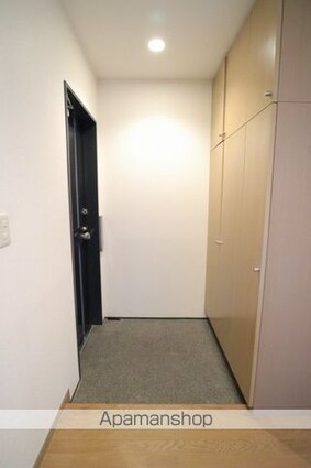 テラス日新[2LDK/75.71m2]の玄関