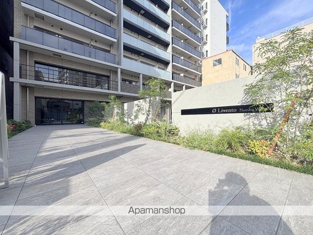 REVENT難波WESTの玄関写真