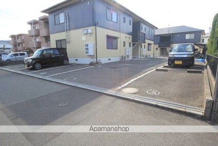 ピュアレスト田所Ａ棟[2LDK/53.5m2]の駐車場