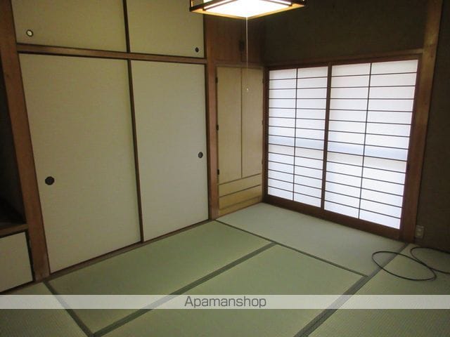 東畦貸家の内装写真