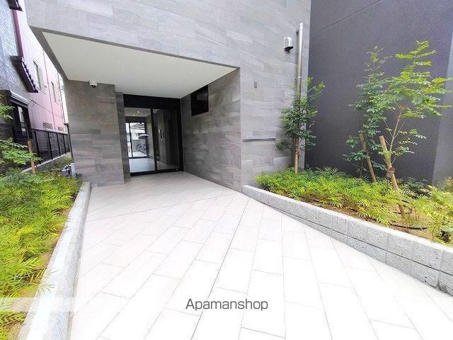 コンフォリアリヴ淡路の玄関写真