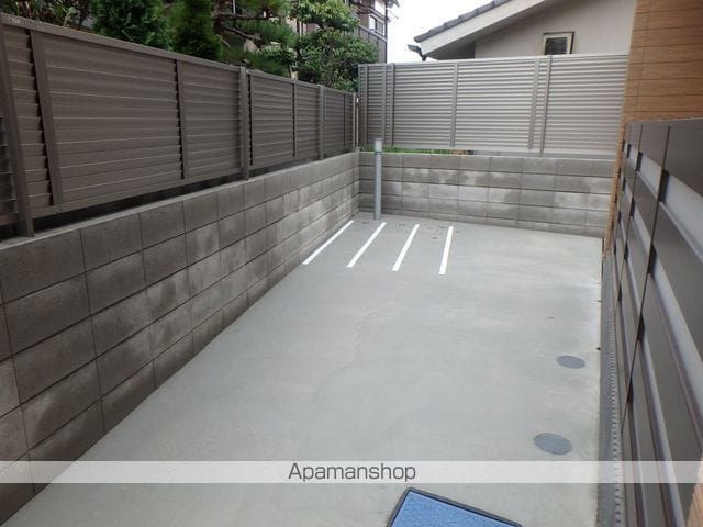 アバンセ[1LDK/30.63m2]の駐車場
