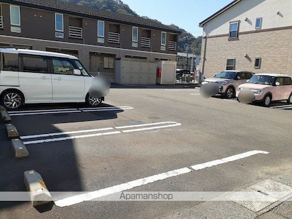 メゾンドゥコルーテ月見[1R/36.25m2]の駐車場