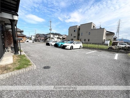 ティアラハイツ[2LDK/59.64m2]の駐車場2