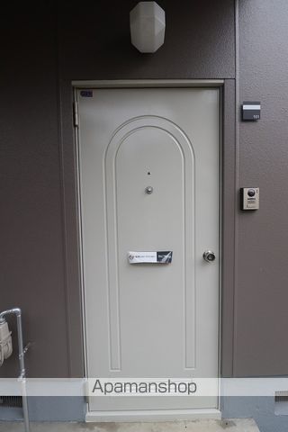 サンモール小泉の玄関写真