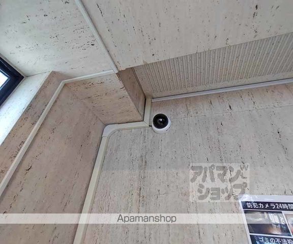 ロイヤル室町の玄関写真