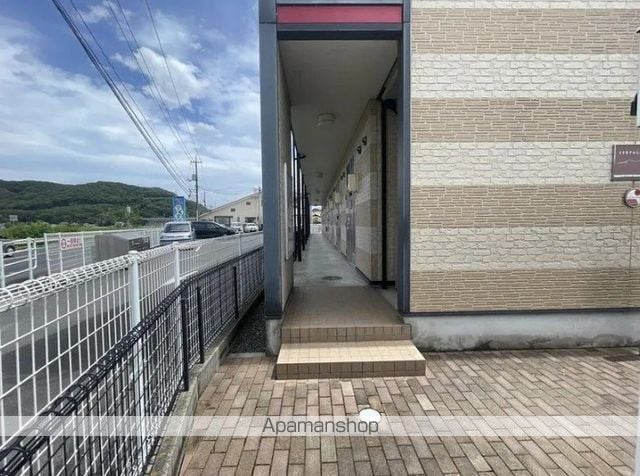 レオパレスピュア高松の玄関写真