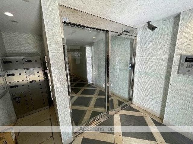 レオネクストアルバーロ原宿の玄関写真
