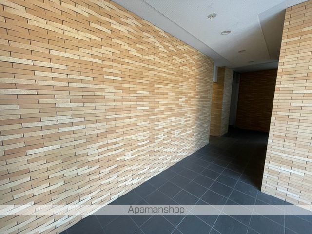 アクシルコート富山駅北の玄関写真